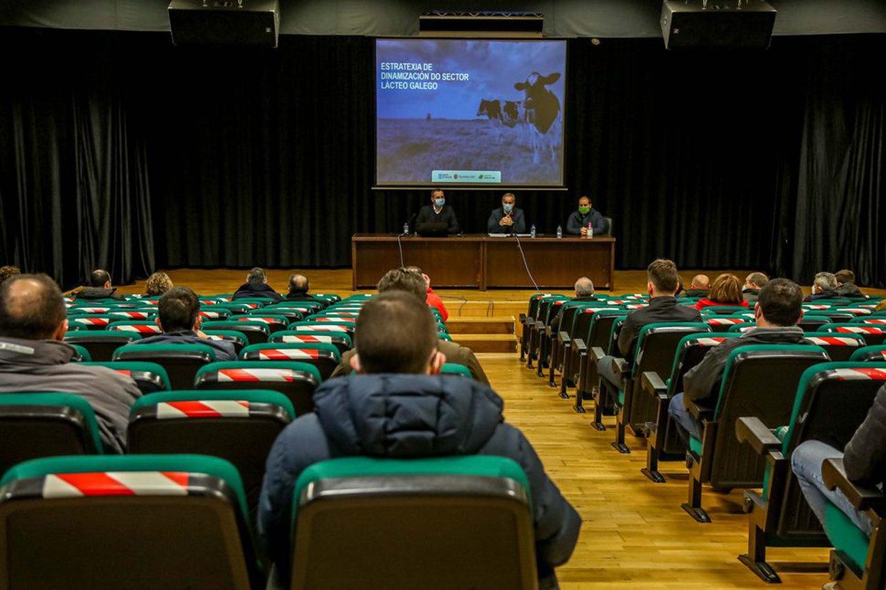 Iniciada en Santa Comba unha rolda de xuntanzas por toda Galicia para explicar a Estratexia de Dinamización do Sector Lácteo