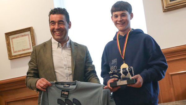 Xabier Montes, miembro del equipo ganador de la YBS, recibido en la Diputación de Pontevedra por ser un ejemplo para el sector