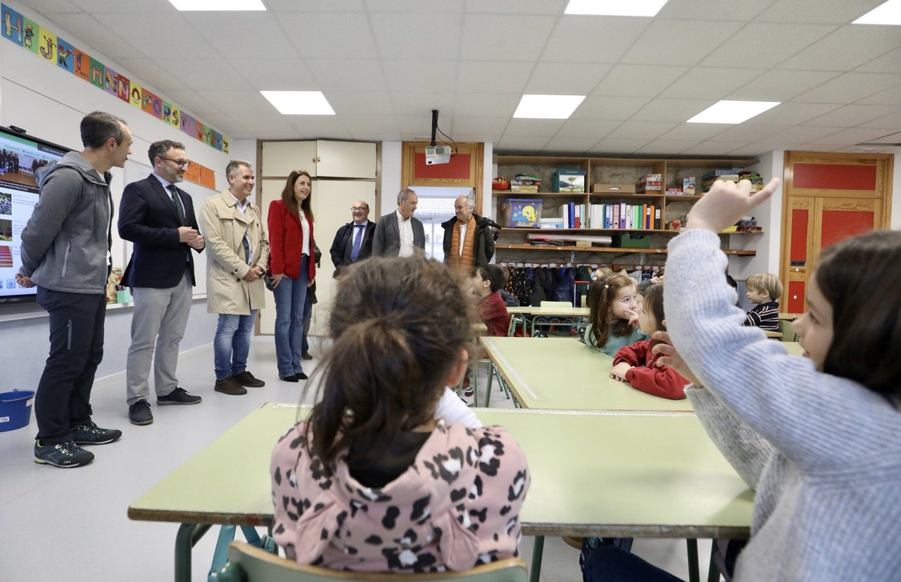 Los colegios gallegos se benefician nuevamente de las ayudas de Medio Rural para la distribución de leche y fruta