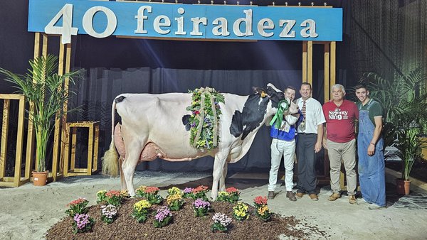 Kergo Ozalid se corona como vaca gran campeona en el 40.º concurso de Feiradeza