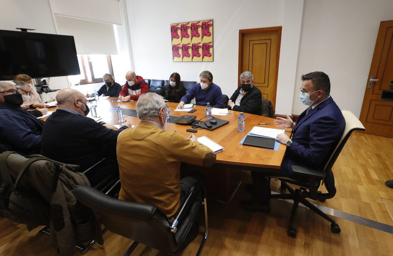 A Xunta propón ao Estado que active unha prima de emerxencia de ata 4 céntimos por litro de leite
