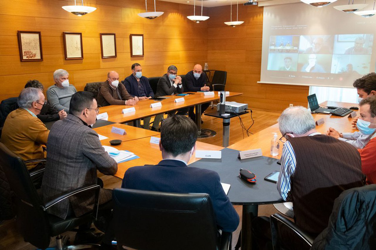 As industrias lácteas e a Xunta instan ao Goberno a garantir a subministración e a saída de produtos para asegurar a recollida de leite