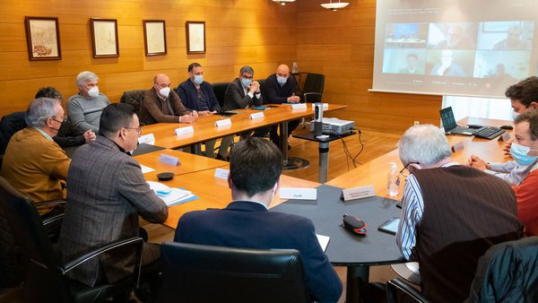 As industrias lácteas e a Xunta instan ao Goberno a garantir a subministración e a saída de produtos para asegurar a recollida de leite