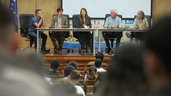 La conselleira del Medio Rural inaugura el curso en Sergude con 80 estudiantes nuevos