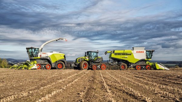 AXION 900 TERRA TRAC dispoñible en dous modelos