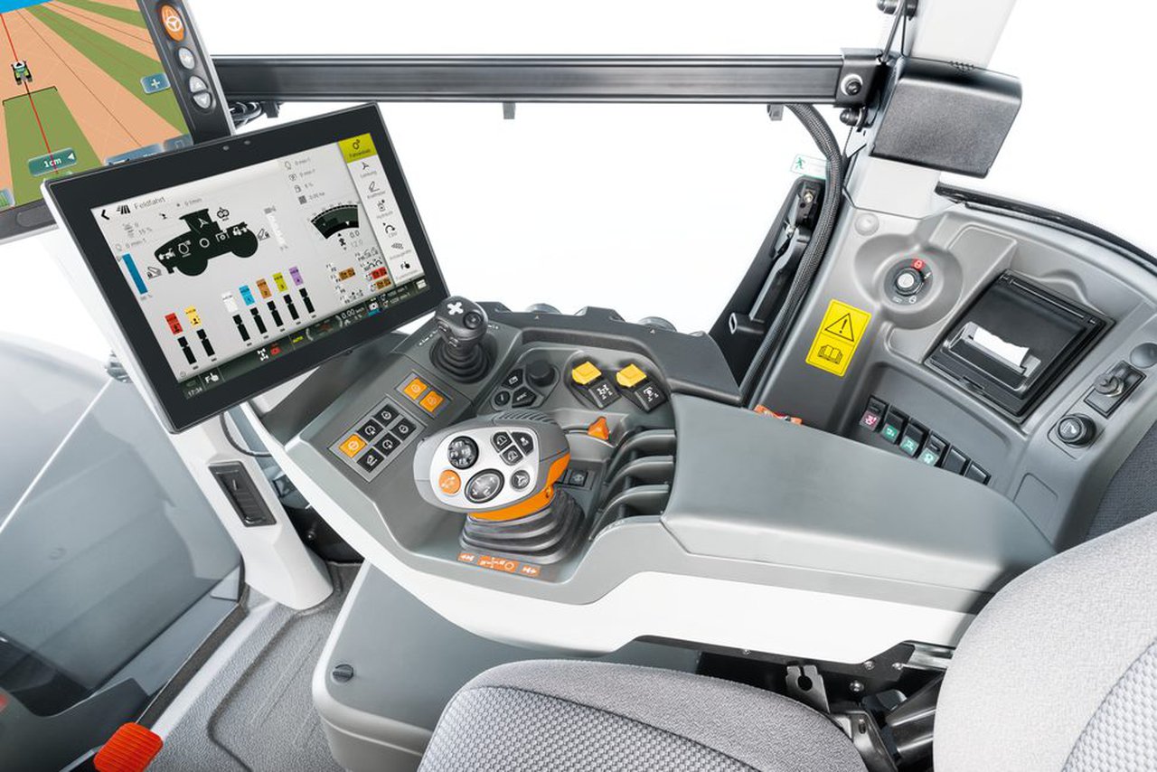 XERION con trenes de orugas y motores en fase V