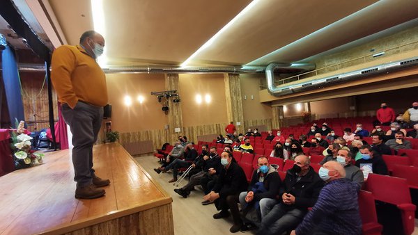 A PLATAFORMA GANDEIROS LÁCTEOS UNIDOS DECIDE FACER UNHA FOLGA DE ENTREGAS