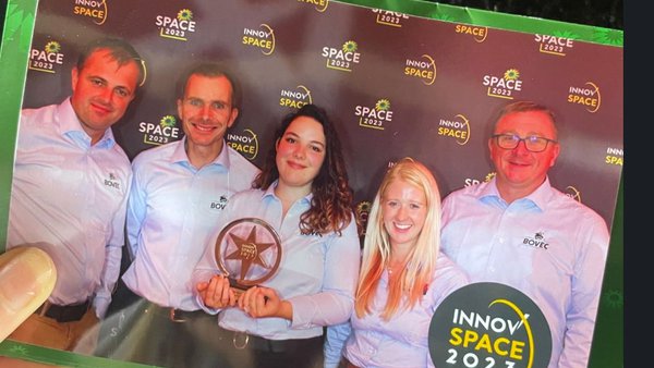 O equipo de vendas de Bovec, de ABS, recibe un premio en Innov'Space 2023