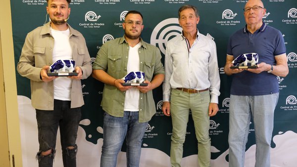 La Central de Frades entregó los premios Raíz e Semente Cooperativa en su Asemblea General