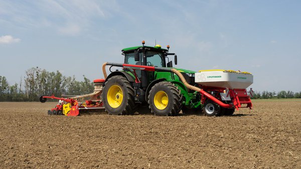 Pöttinger presenta a súa nova sementadora AEROSEM FDD en combinación coa grade rotativa LION 103 C