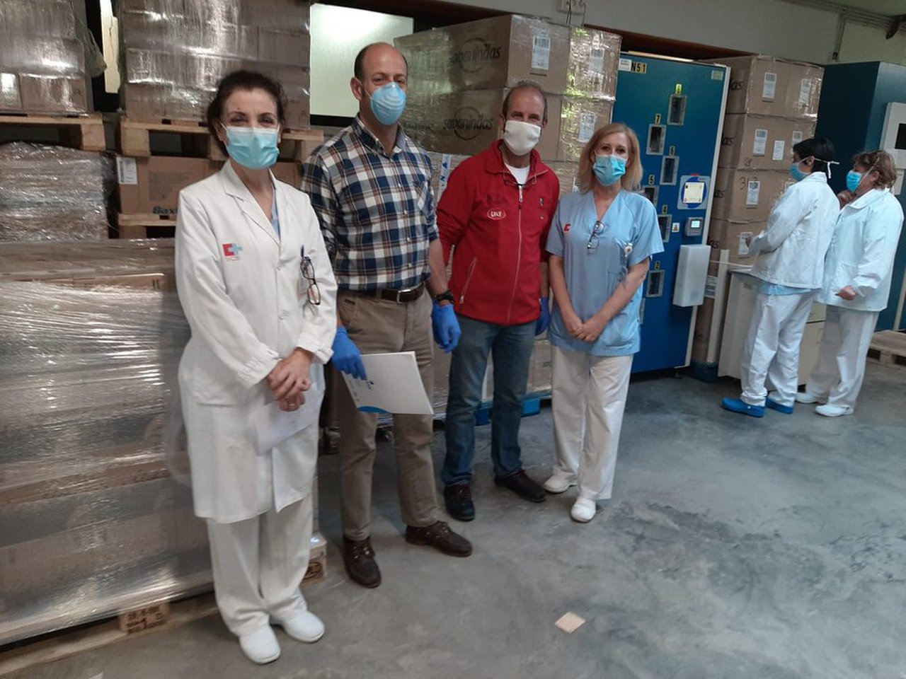 2.800 quilos de material sanitario, primeira entrega da campaña solidaria do sector agrario de Cantabria