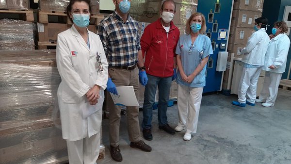 2.800 quilos de material sanitario, primeira entrega da campaña solidaria do sector agrario de Cantabria