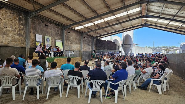 Aprolep organiza un almuerzo de confraternización del sector lechero con el ministro de Agricultura