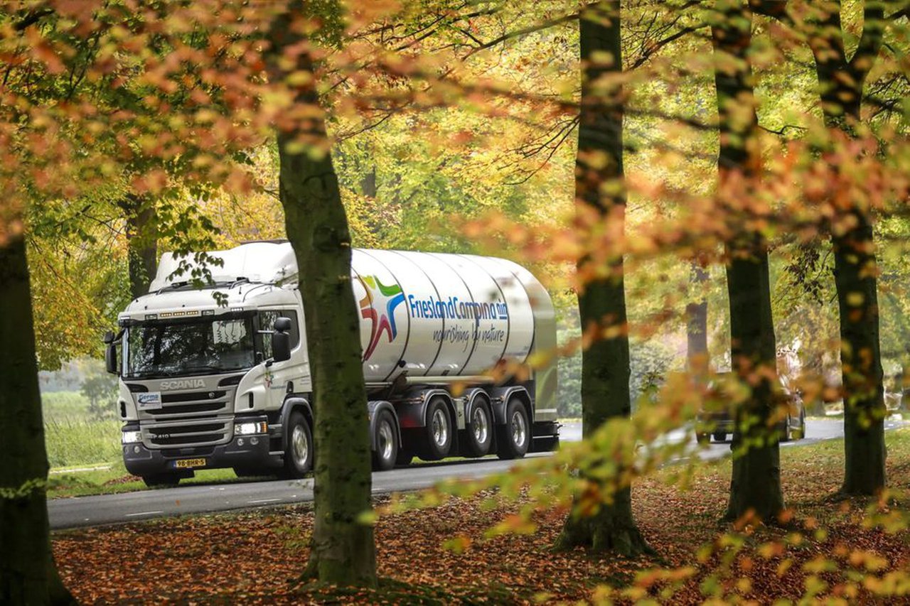 FrieslandCampina anuncia un prezo de 46,00 €/100 kg para o leite en novembro