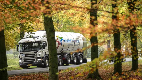 FrieslandCampina anuncia un prezo de 46,00 €/100 kg para o leite en novembro