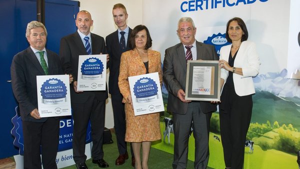 Central Lechera Asturiana presenta o seu selo Garantía Ganadera