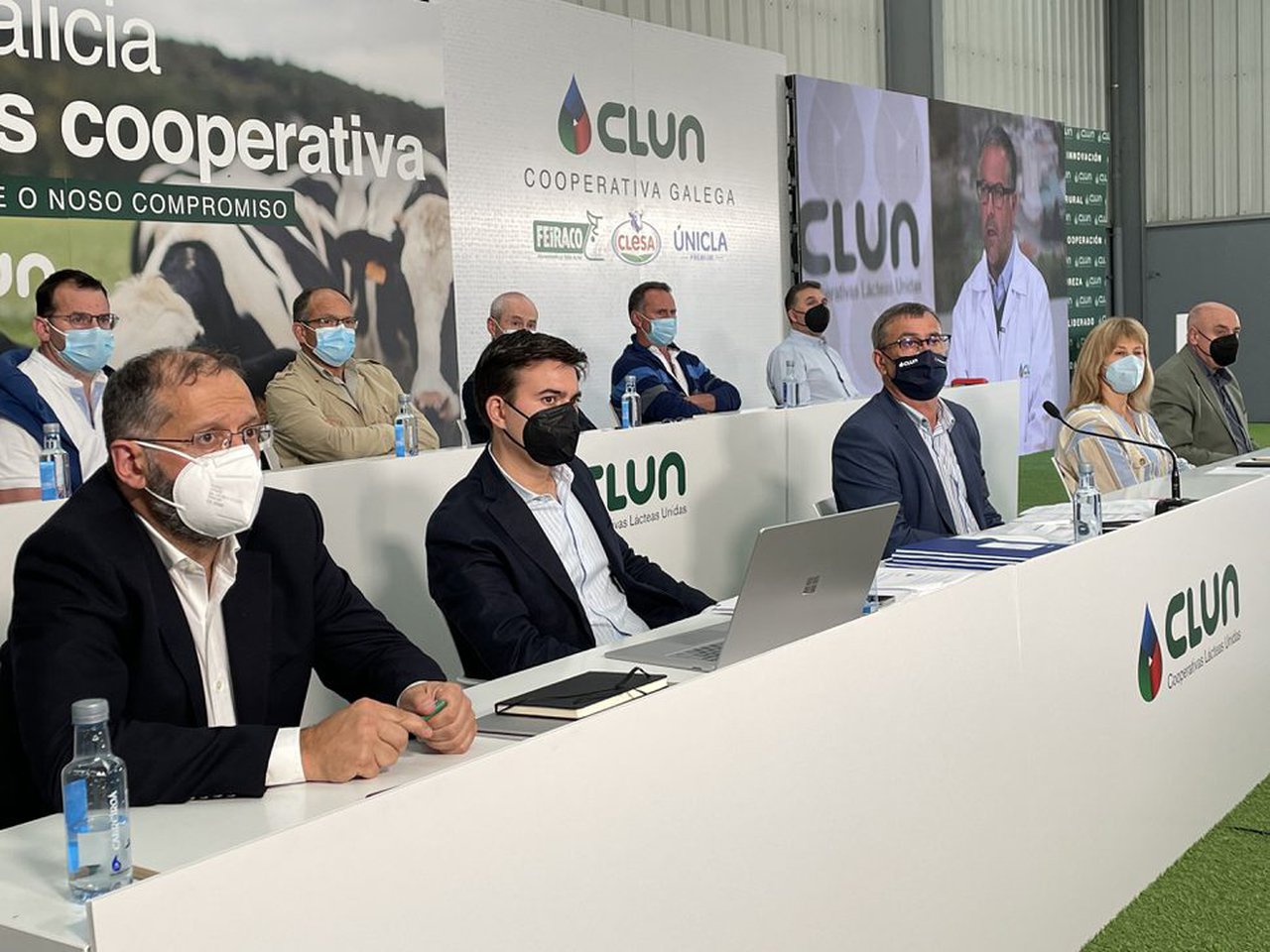 A cooperativa CLUN sobe o prezo do leite
