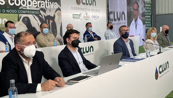 A cooperativa CLUN sobe o prezo do leite