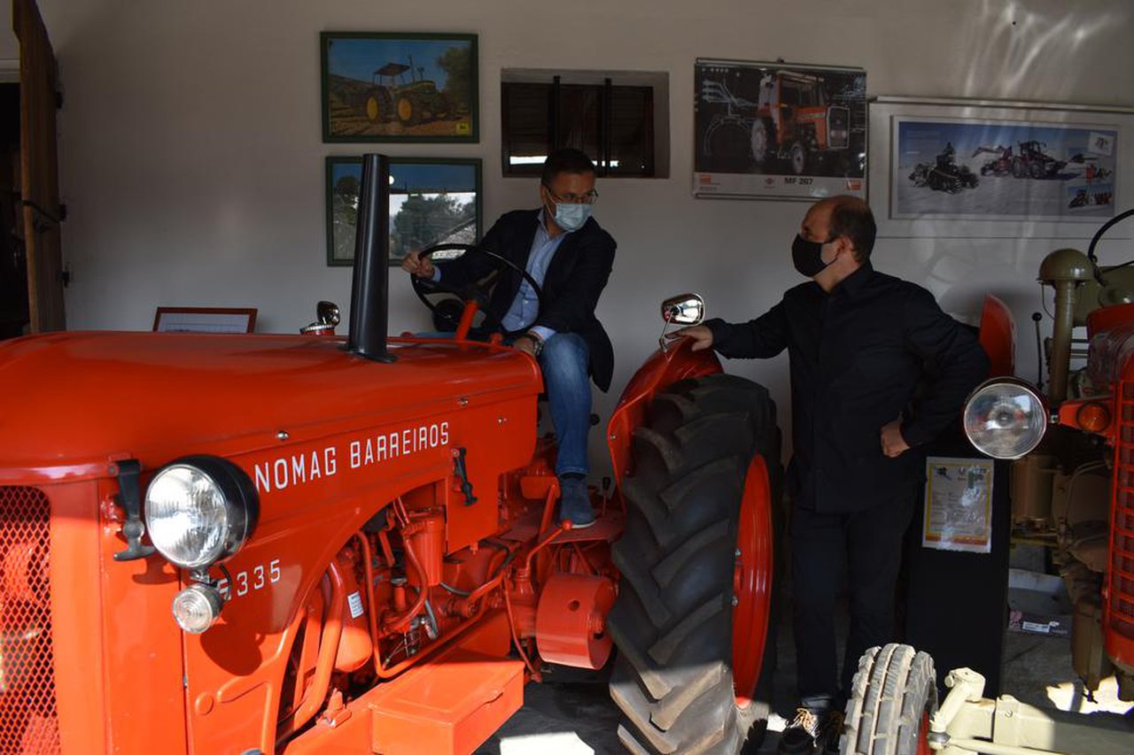 O conselleiro do Medio Rural visita o Museo Vivo e Integrado do Campo e da Locomoción Agraria en Láncara