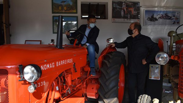 El conselleiro del Medio Rural visita el Museo Vivo e Integrado del Campo y de la Locomoción Agraria en Láncara
