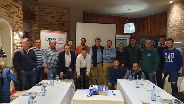 Clientes e distribuidores de Distrigen reúnense con Juan Moreno, CEO de Sexing Technologies