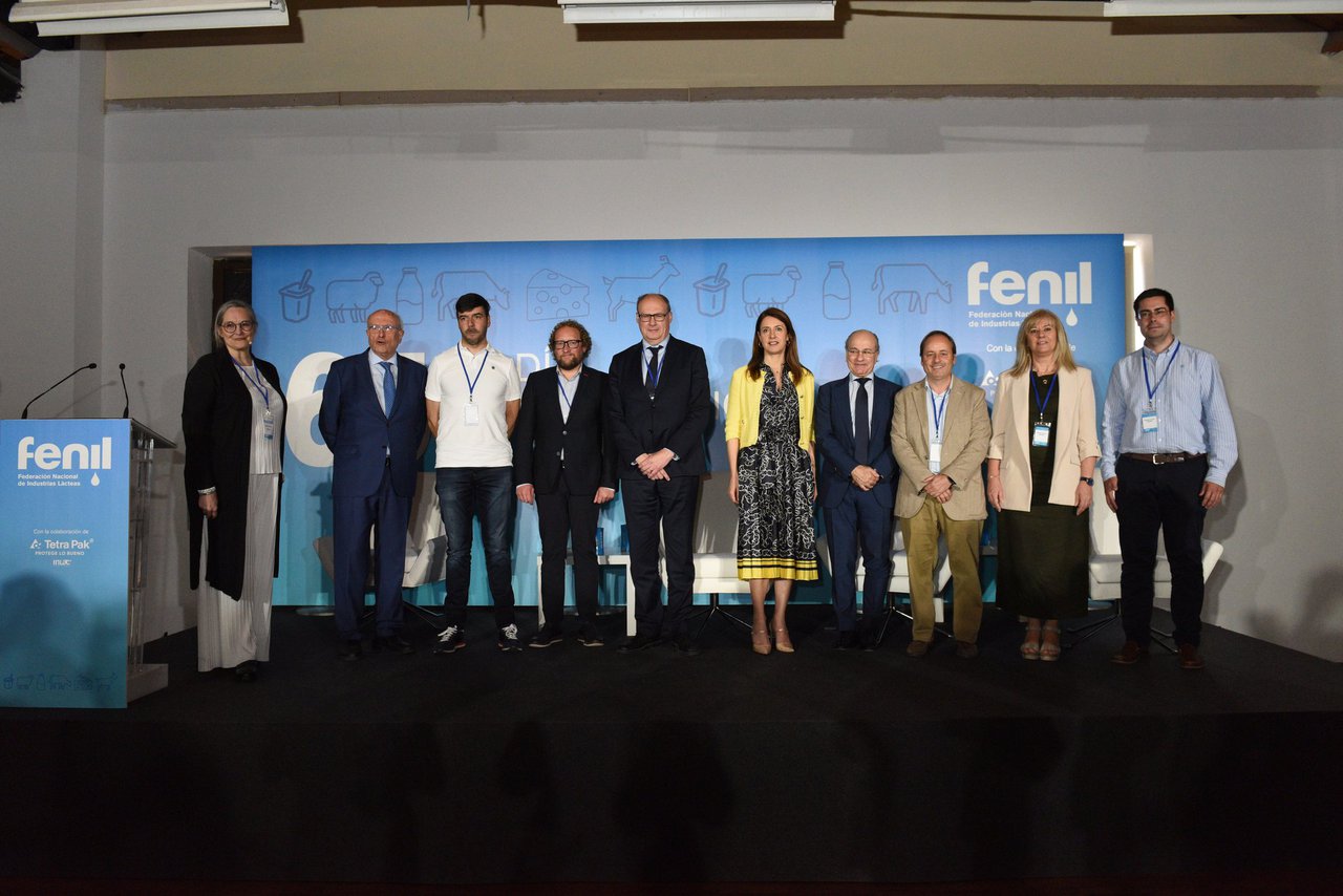 La Xunta insta a la industria a mantener los precios para garantizar la sostenibilidad del sector lácteo