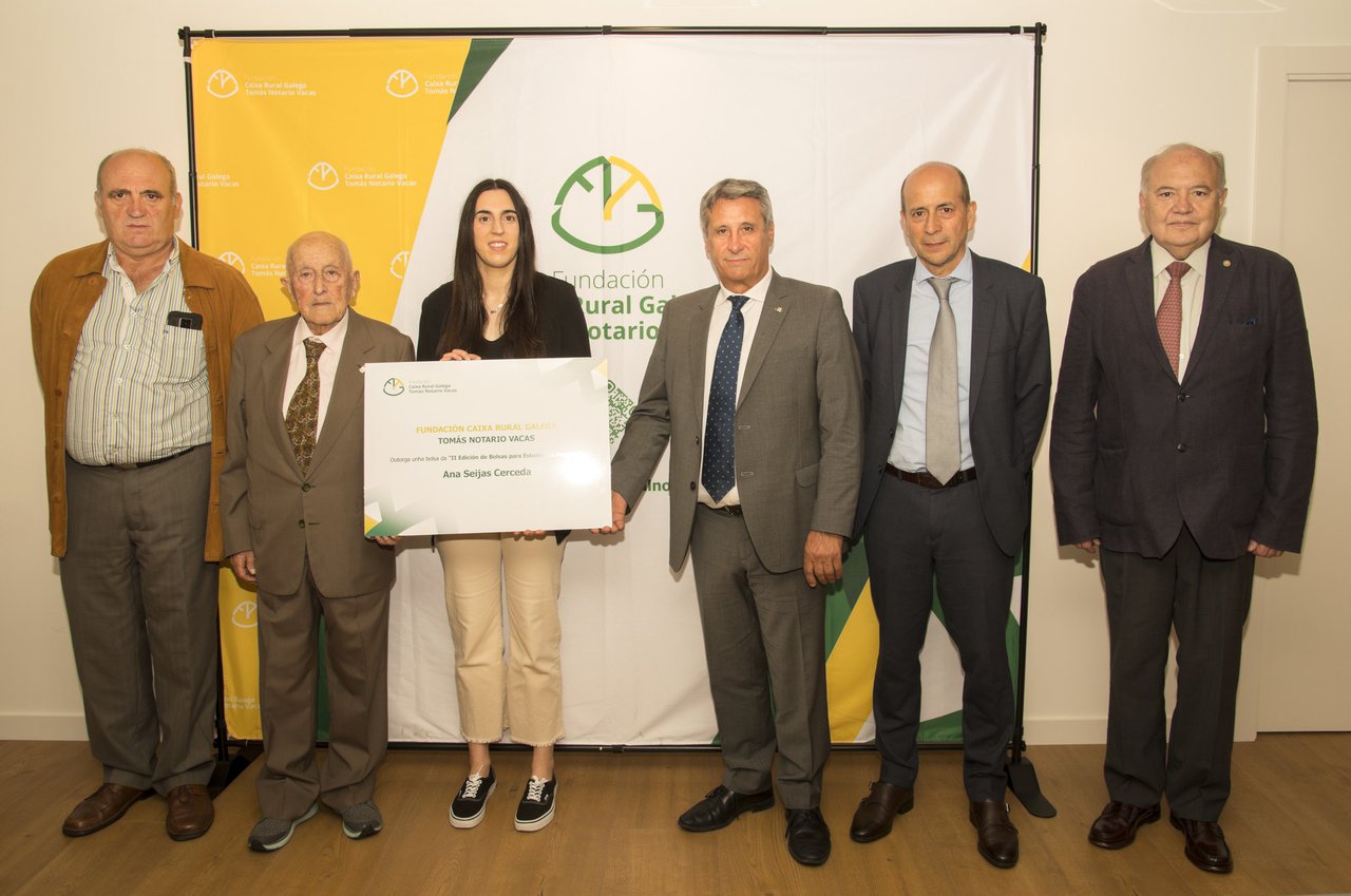 A lucense Ana Seijas recibe a bolsa Fundación Caixa Rural Galega