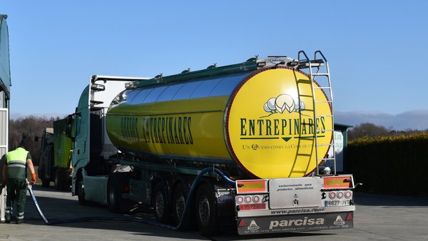 Entrepinares anuncia una subida de 25 €/tonelada de leche y el incremento de las primas por calidades