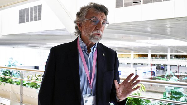 Que fai un médico coma vostede nun congreso de veterinarios coma este?