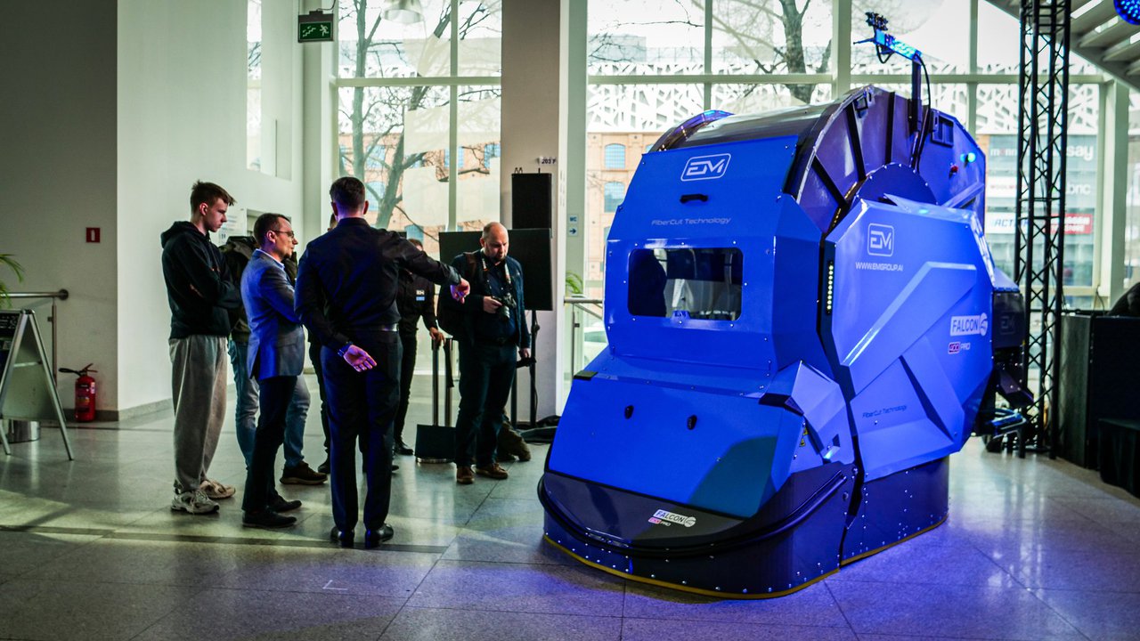 Chega a Durán Maquinaria Falcon, o novo carro mesturador autónomo de Euromilk