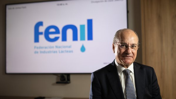A Fenil esixe nun comunicado prezos xustos para a industria láctea