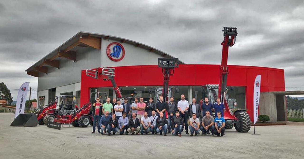 Ausama forma á súa rede de distribuidores Weidemann