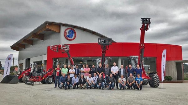 Ausama forma á súa rede de distribuidores Weidemann