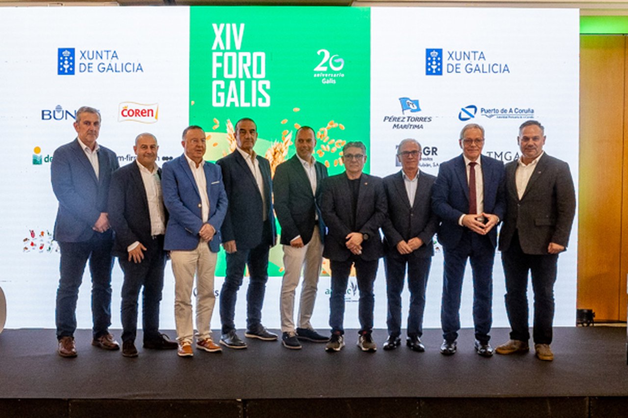 Daniel Ferreiro recibe a Medalla ao Mérito de Agafac durante a celebración do XIV Foro Galis
