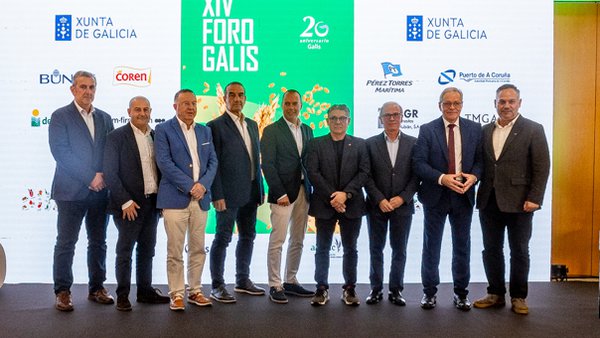 Daniel Ferreiro recibe a Medalla ao Mérito de Agafac durante a celebración do XIV Foro Galis