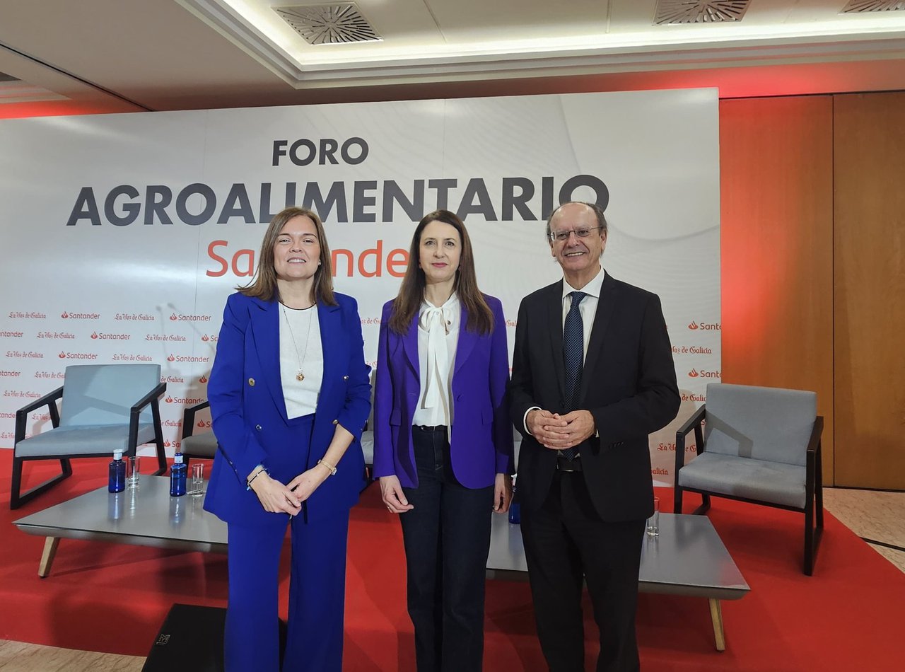 El Foro Agroalimentario de La Voz de Galicia y Banco Santander remarca el potencial del sector lácteo gallego