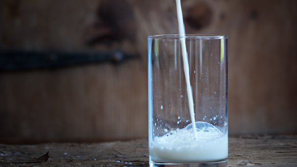 Unión de Uniones y Agromuralla critican las declaraciones de la Fenil sobre el precio que las industrias pagan a los productores de leche