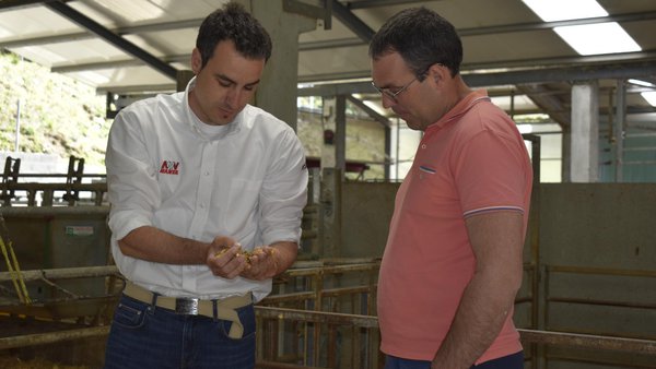 Novalac Prima Fiber, el pienso para la recría con fibra larga de Nanta, nuevo indispensable en la ganadería Freixe