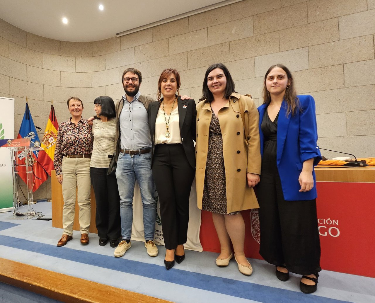 Azucena Mora abordó las resistencias antimicrobianas en su discurso de entrada en la Academia de Ciencias Veterinarias de Galicia