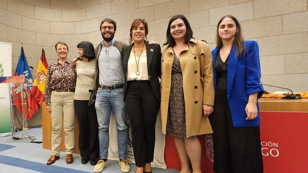 Azucena Mora abordó las resistencias antimicrobianas en su discurso de entrada en la Academia de Ciencias Veterinarias de Galicia