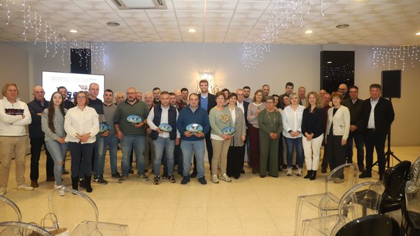A Estrada acogió un encuentro ganadero con premios y formación técnica para el sector lácteo