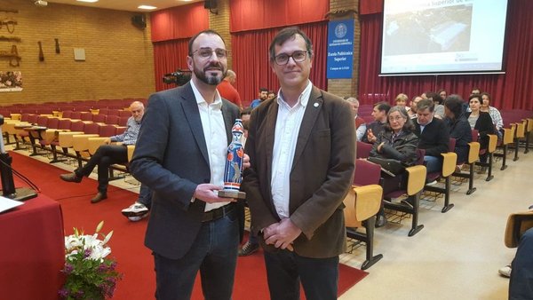 Manuel Cruz recibe un recoñecemento na Escola Politécnica de Enxeñería de Lugo