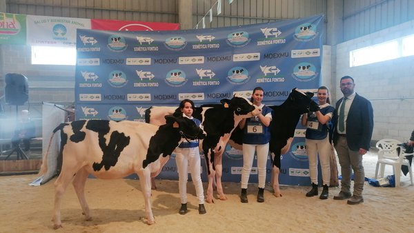 María y Andrea Otero copan el podio en el concurso de manejadores de la Moexmu 2024