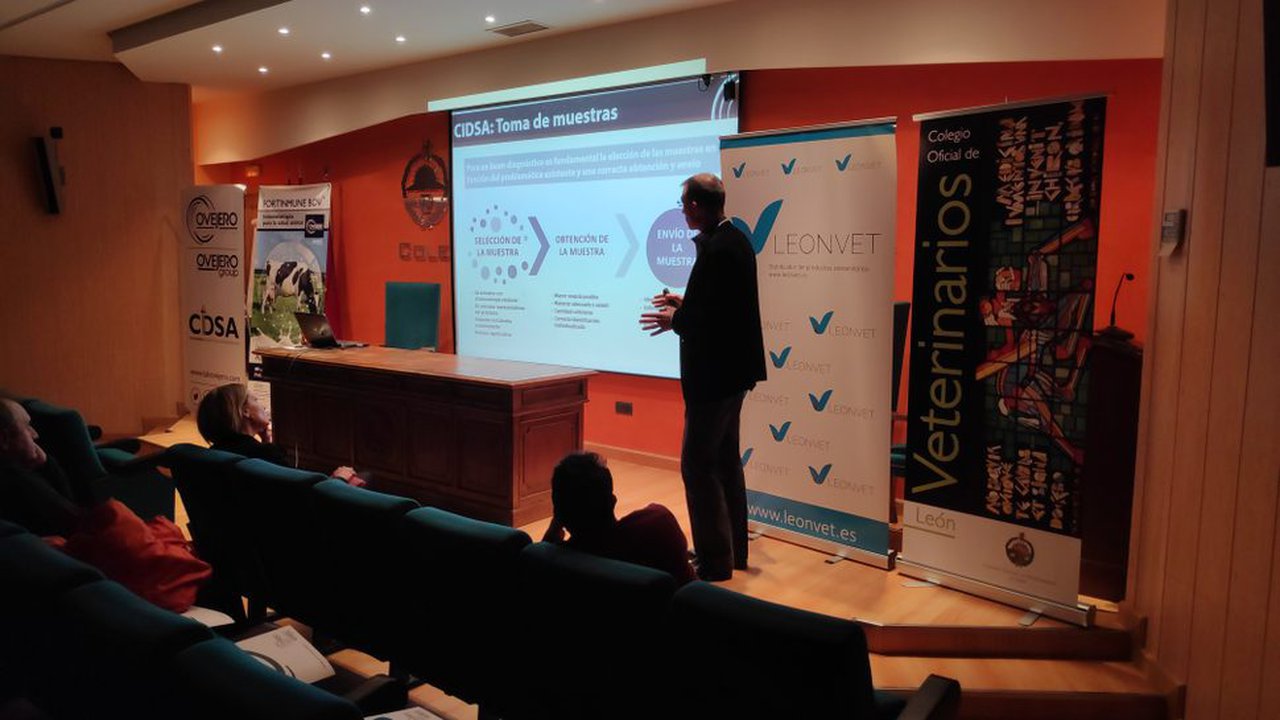 Xornada de formación en vacún de Leite no Colvet de León