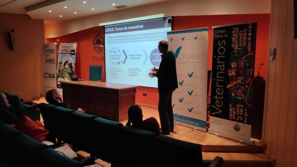 Xornada de formación en vacún de Leite no Colvet de León