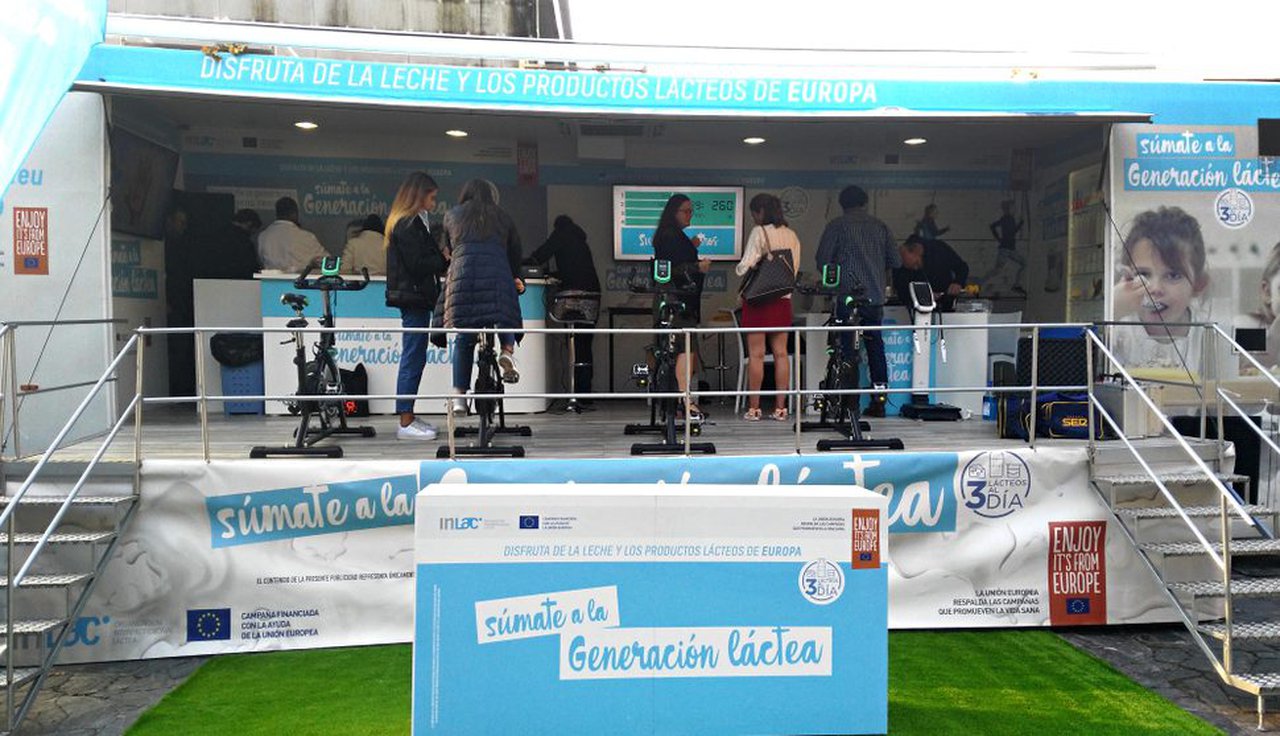 El autobús de la “Generación Láctea” hace parada en Santiago de Compostela