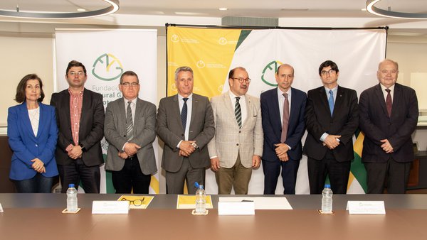 Renovado el convenio entre la USC y la Fundación Caixa Rural Galega Tomás Notario Vacas para la convocatoria de un contrato predoctoral