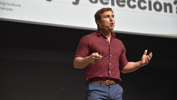 “O ideal é unha estratexia balanceada na que non se seleccionen as vacas baseándose nun único criterio”