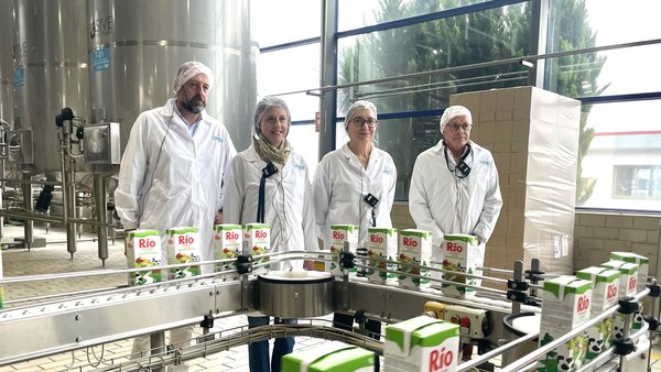 La conselleira de Medio Rural destaca el papel del Grupo Lence en el sector lácteo gallego