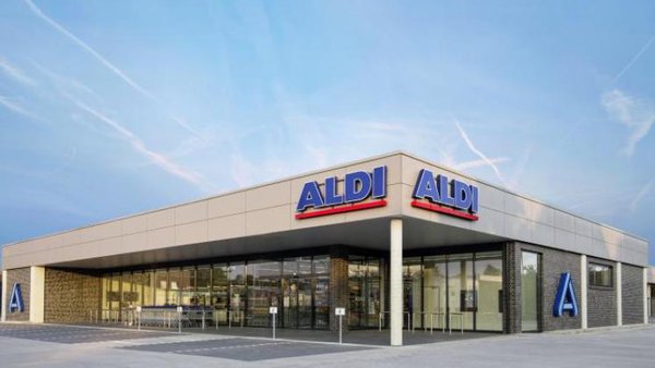 Aldi comprométese cos produtores de leite ata 370 euros por 1.000 litros